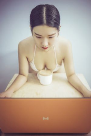 极致爱抚_4K电影在线看